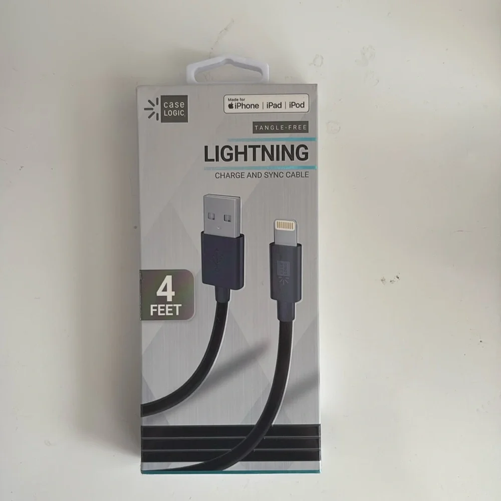 NWT Case Logic 4’ USB Lighting Cable